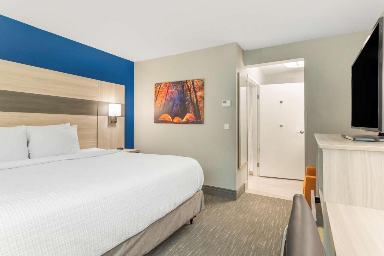 Best Western Plus Magnolia Inn & Suites Cleveland Exterior photo